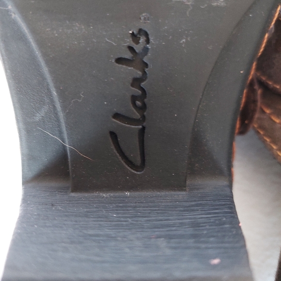 SOLD Clarks Bendables Clogs Sz 8M 34963 Leather 2.75" Heel Split Toe Mules Shoes - Picture 9 of 15